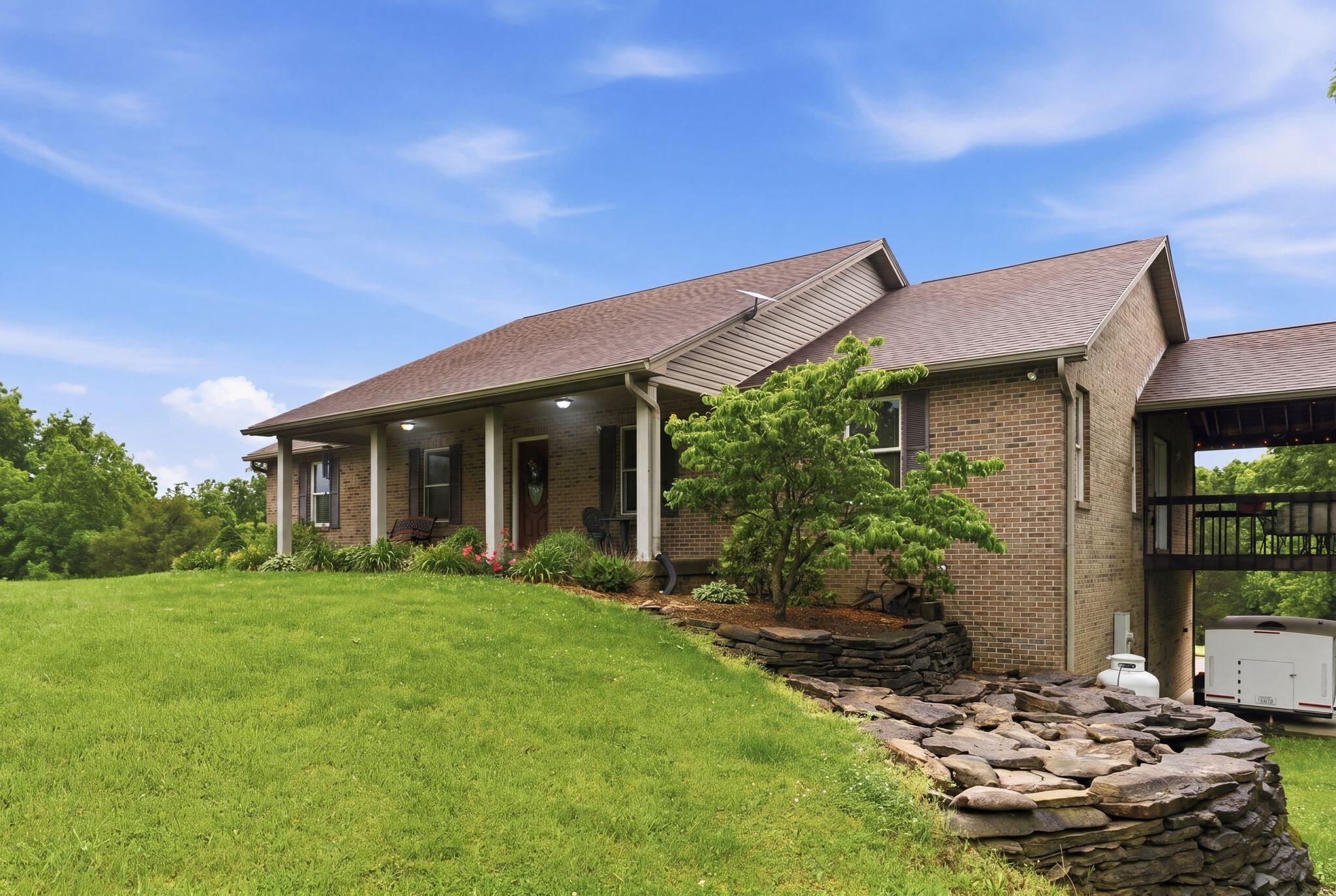 863 Mink Run Road Frankfort, KY 40601 - Photo 11 of 58 16_dsc05014_reedit_12157f5b - Copy