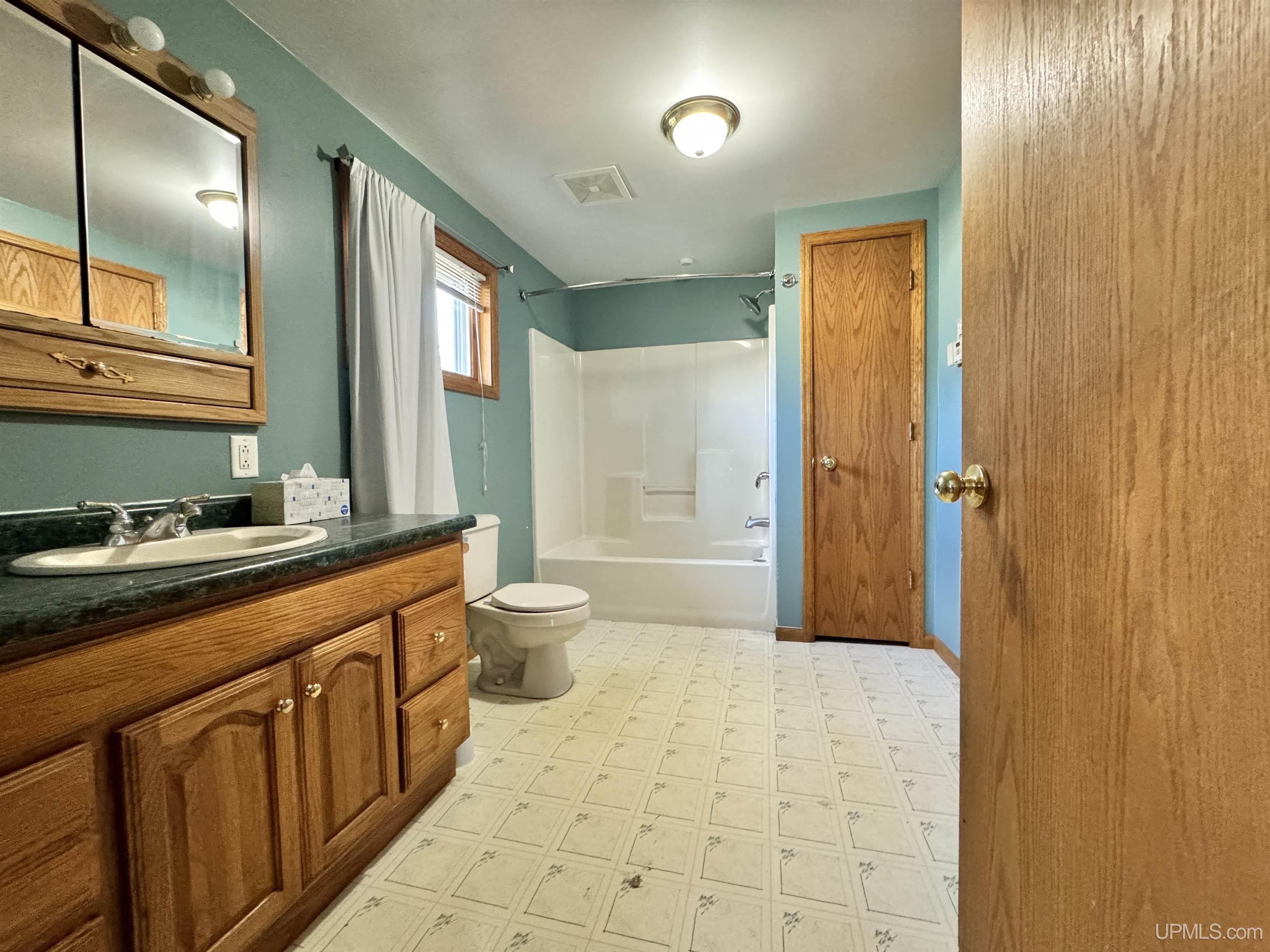415 North 3rd Street L'Anse, MI 49946 - Photo 13 of 20