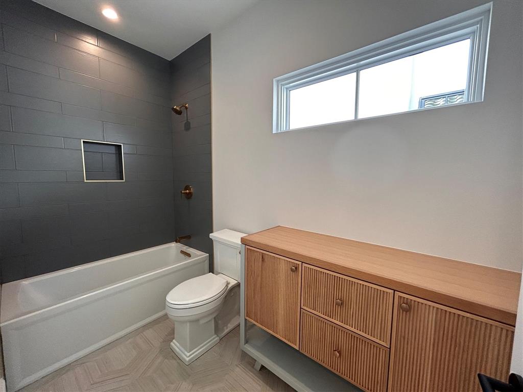 2959 Sunset Boulevard Flower Mound, TX 75022 - Photo 19 of 26 Upstairs Bath