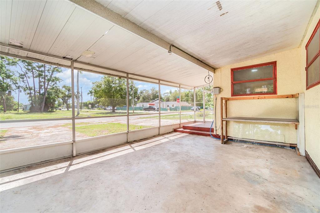 2729 Broadway Fort Myers, FL 33901 - Photo 38 of 49 an empty room with sliding door
