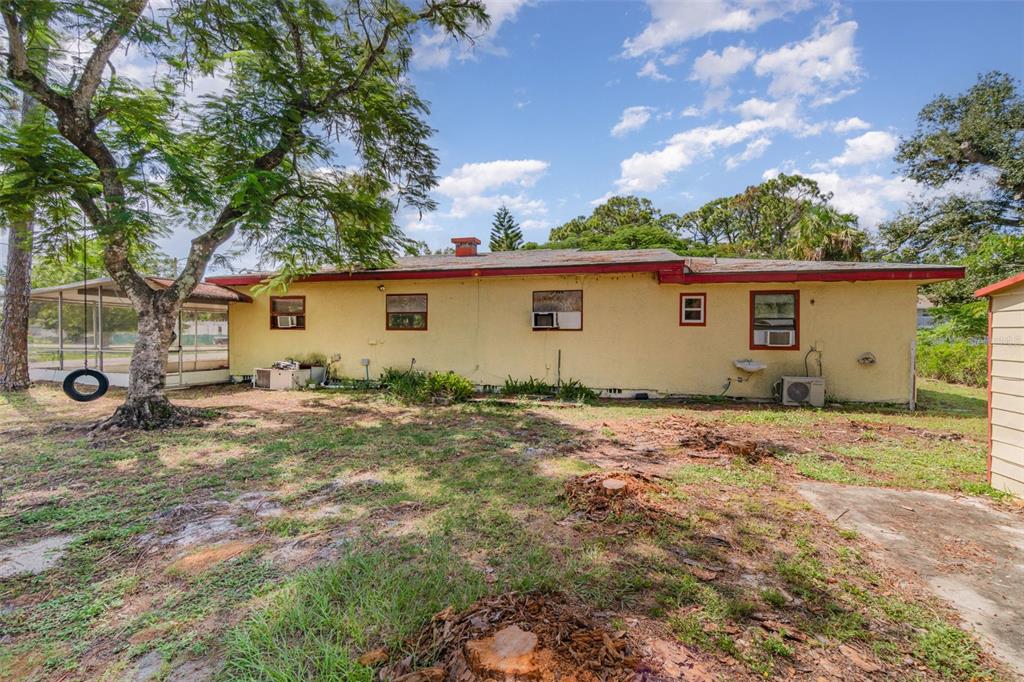 2729 Broadway Fort Myers, FL 33901 - Photo 40 of 49 a backyard of a house with plants and trees