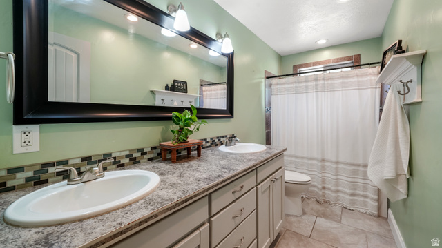 141 East 550 North Springville, UT 84663 - Photo 14 of 28 Double vanity featuring oval sinks & brushed nickel faucets