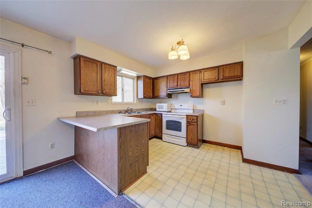 5750 Crandall Road Howell, MI 48855 - Photo 13 of 29
