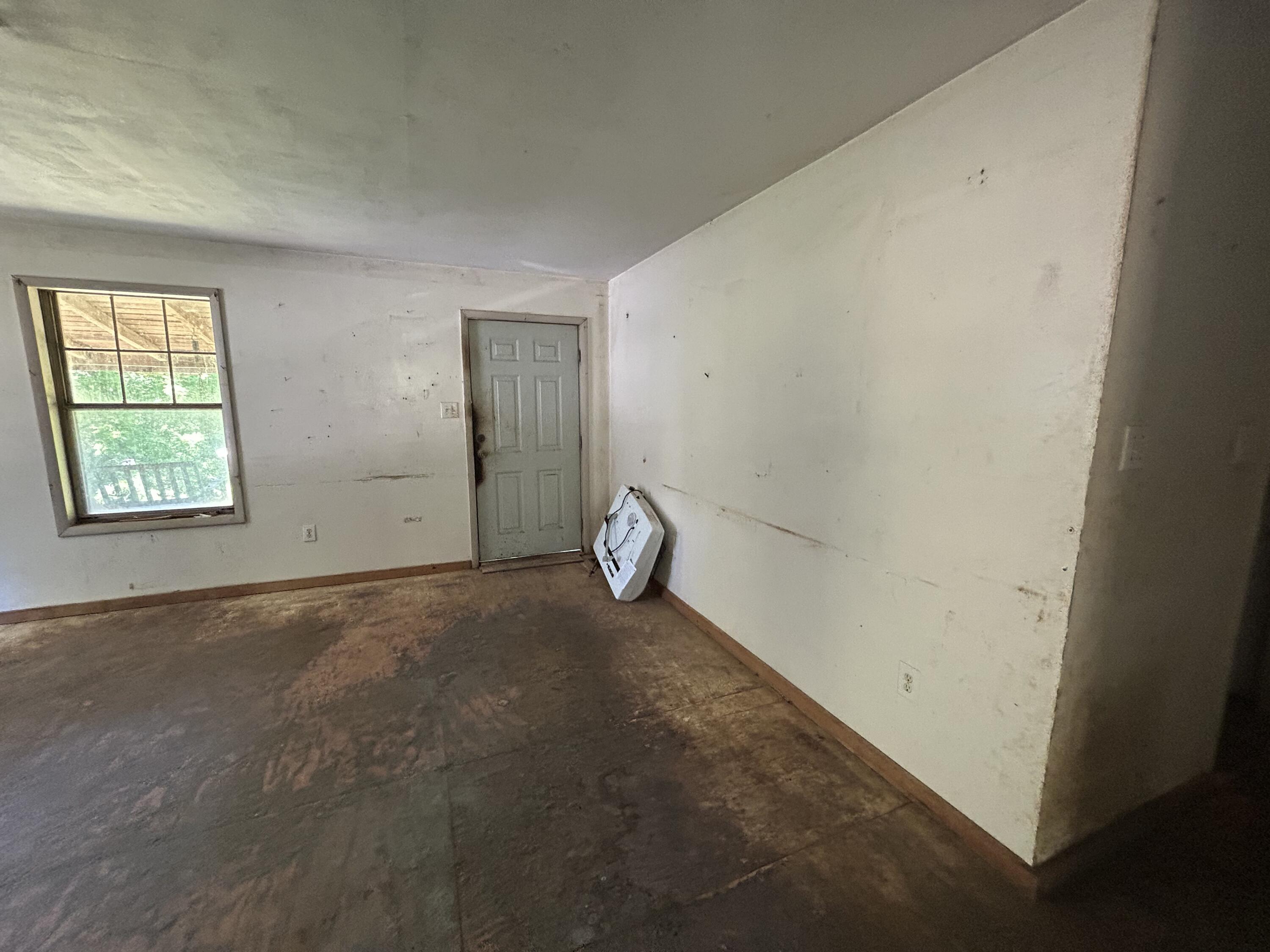 357 Sizemore Road Monticello, KY 42633 - Photo 22 of 50 Living Room