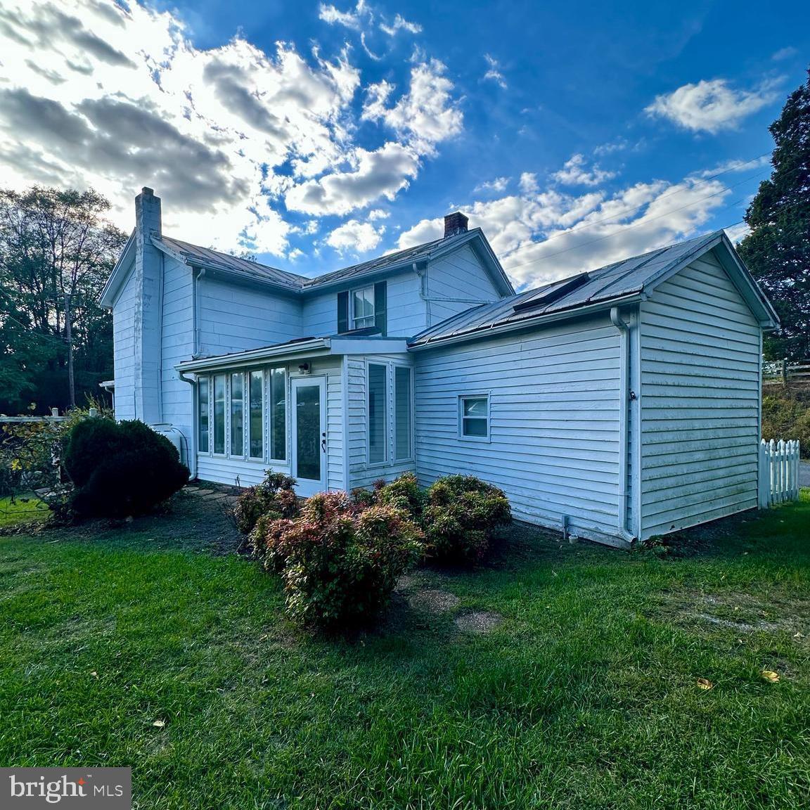 14065 South Middle Road Edinburg, VA 22824 - Photo 2 of 5 a view of a backyard with plants and large tree