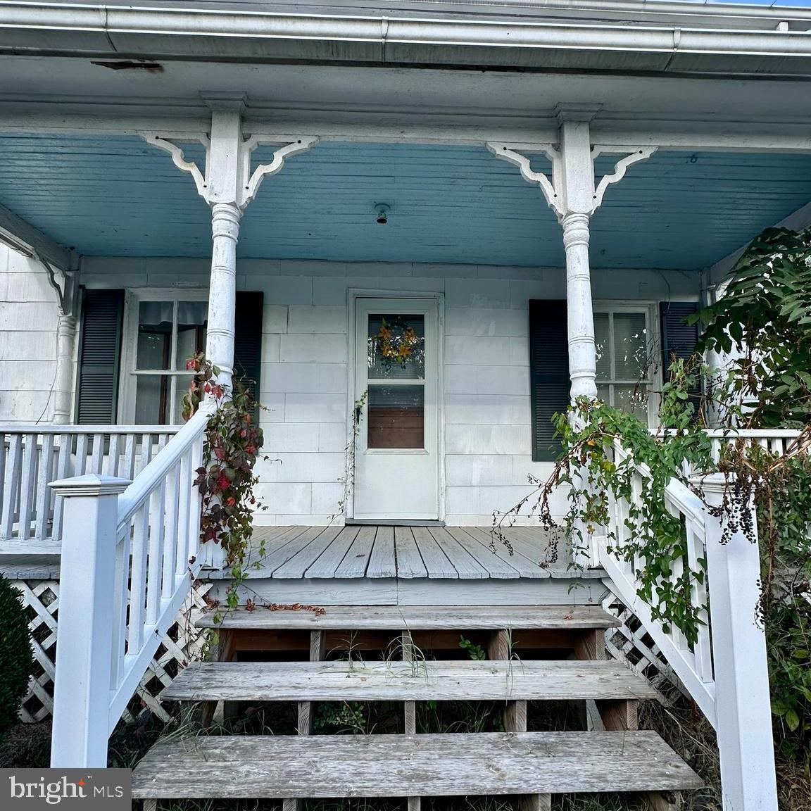 14065 South Middle Road Edinburg, VA 22824 - Photo 3 of 5 a view of house and front door