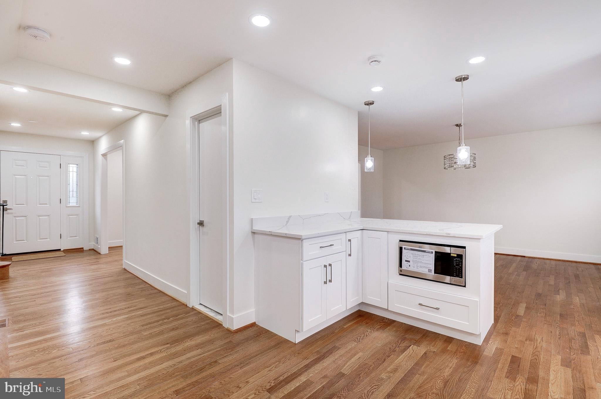 9704 Hall Road Potomac, MD 20854 - Photo 12 of 61