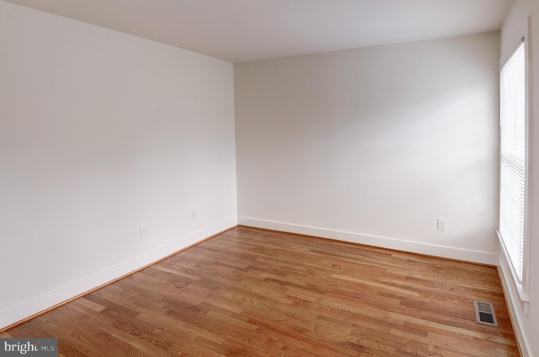 9704 Hall Road Potomac, MD 20854 - Photo 19 of 61