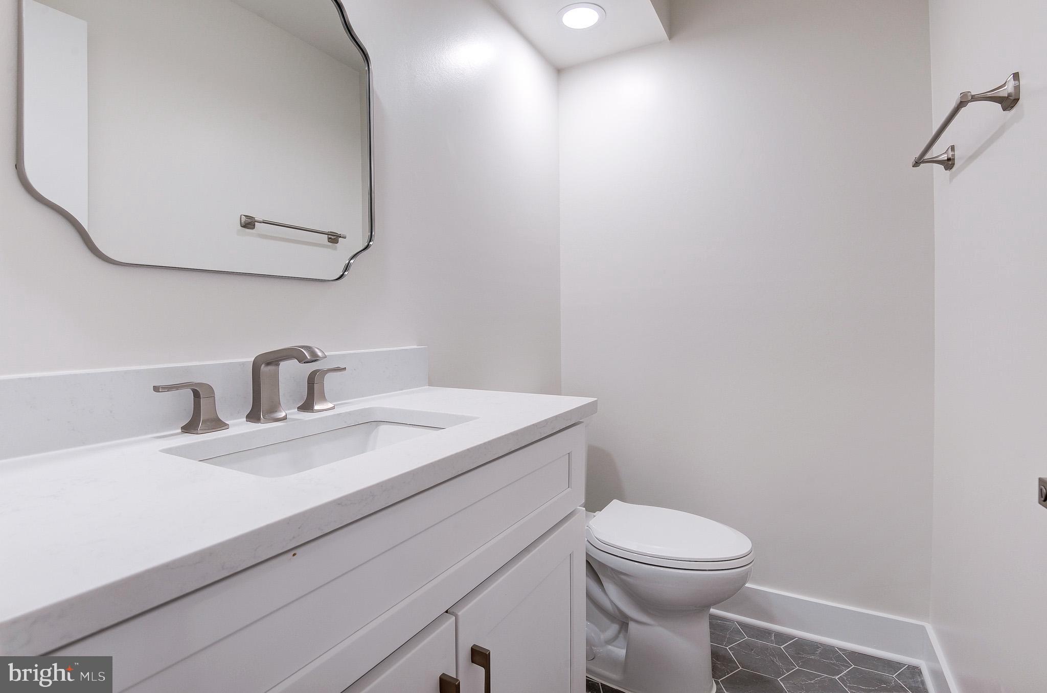 9704 Hall Road Potomac, MD 20854 - Photo 20 of 61