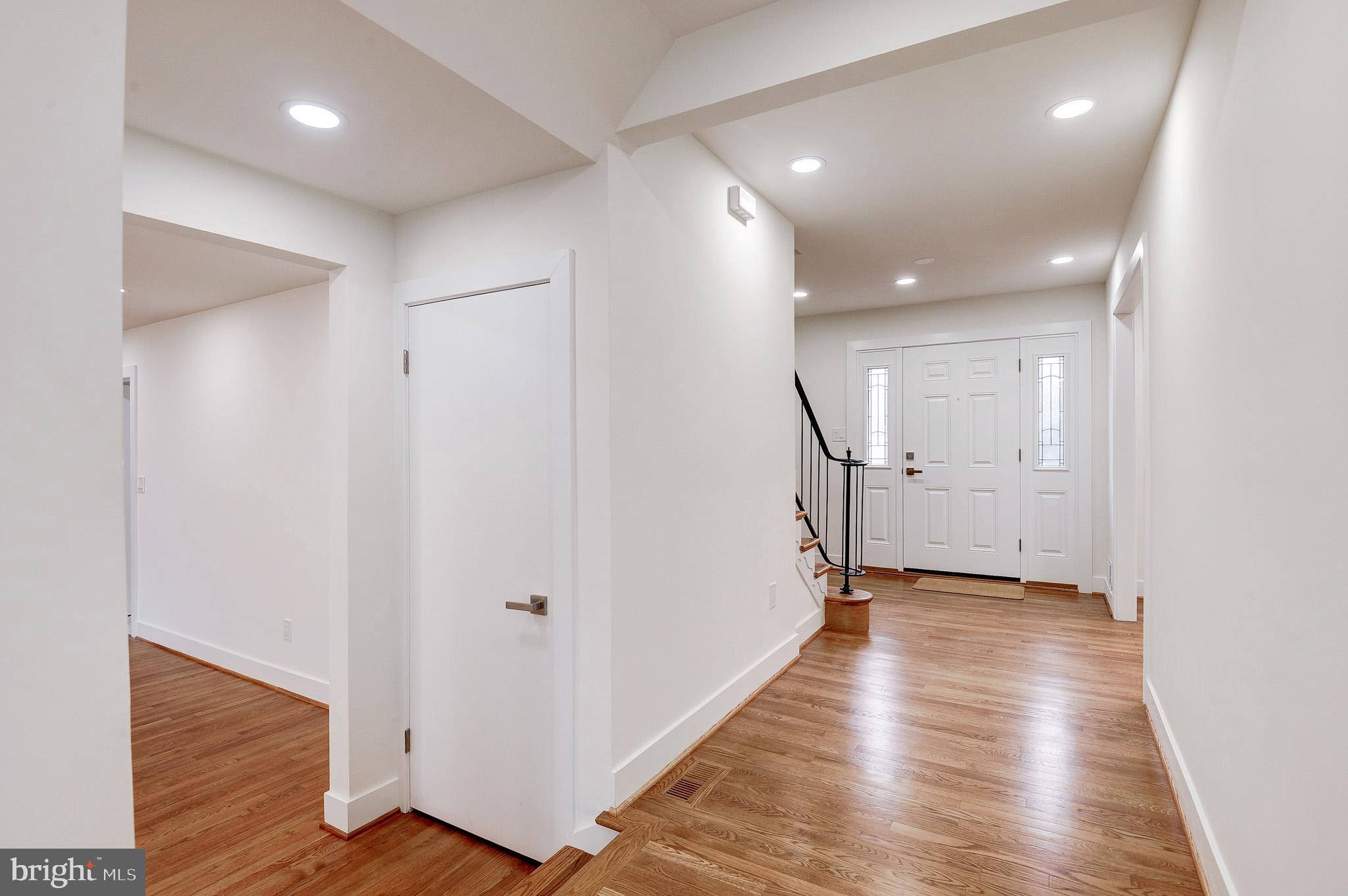 9704 Hall Road Potomac, MD 20854 - Photo 3 of 61