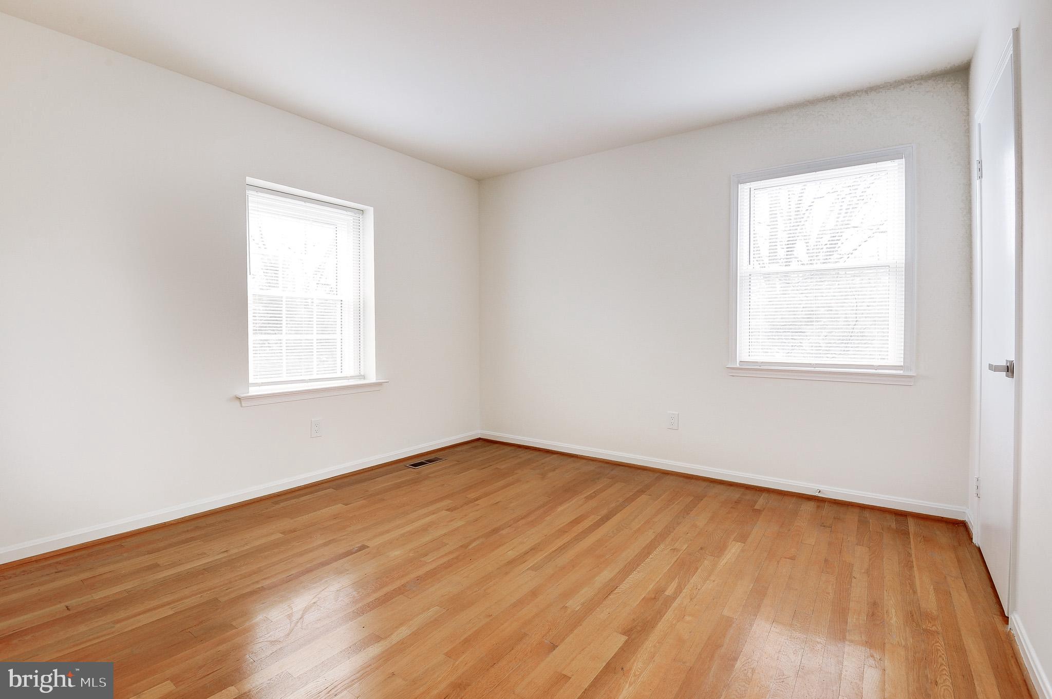 9704 Hall Road Potomac, MD 20854 - Photo 34 of 61