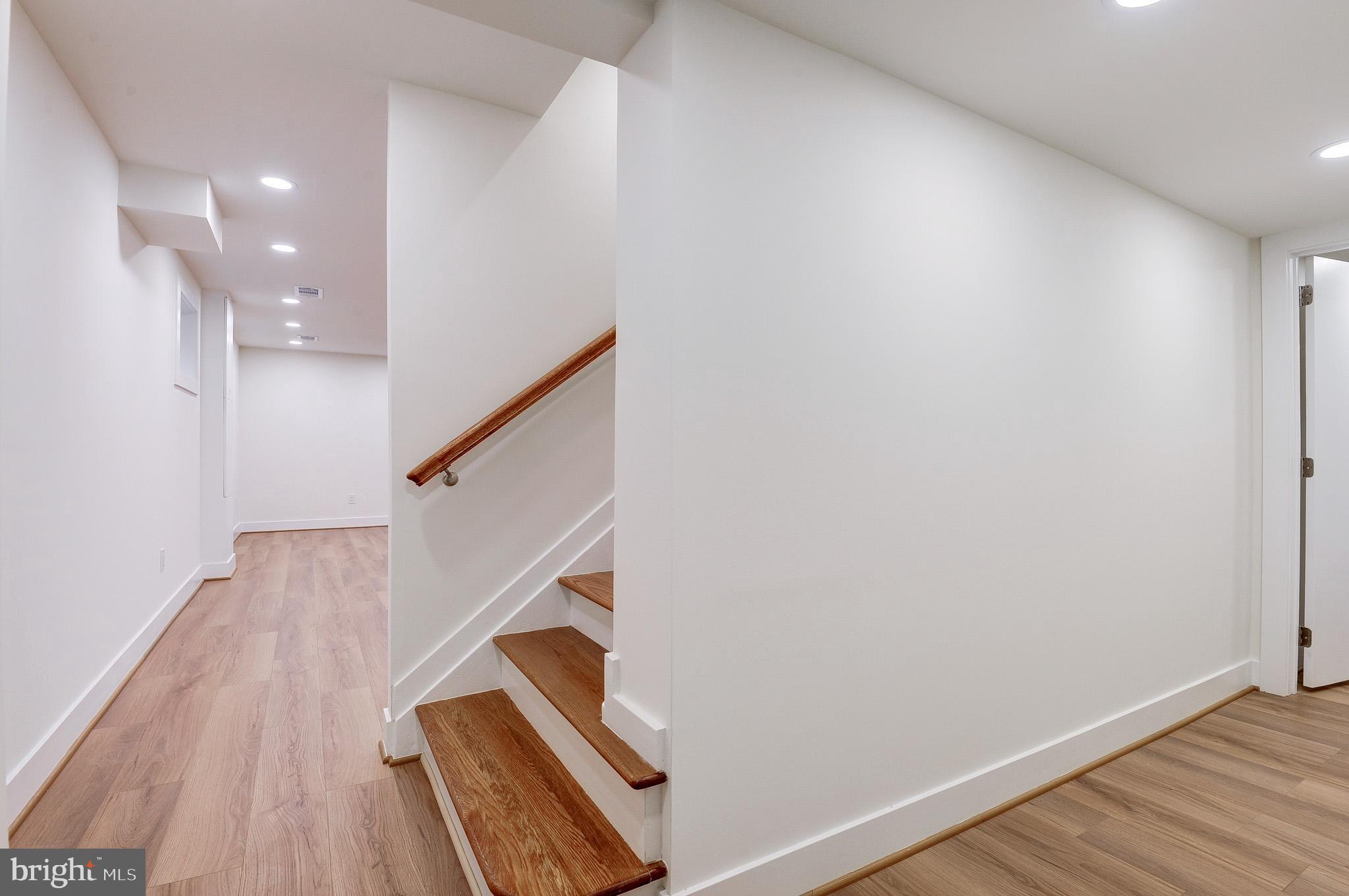 9704 Hall Road Potomac, MD 20854 - Photo 37 of 61