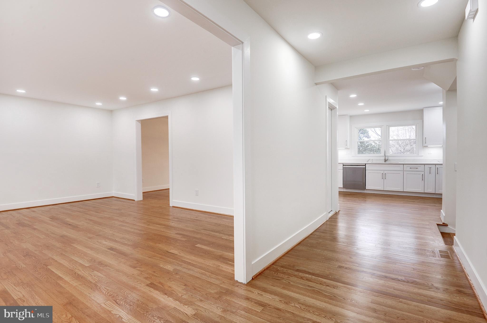 9704 Hall Road Potomac, MD 20854 - Photo 5 of 61