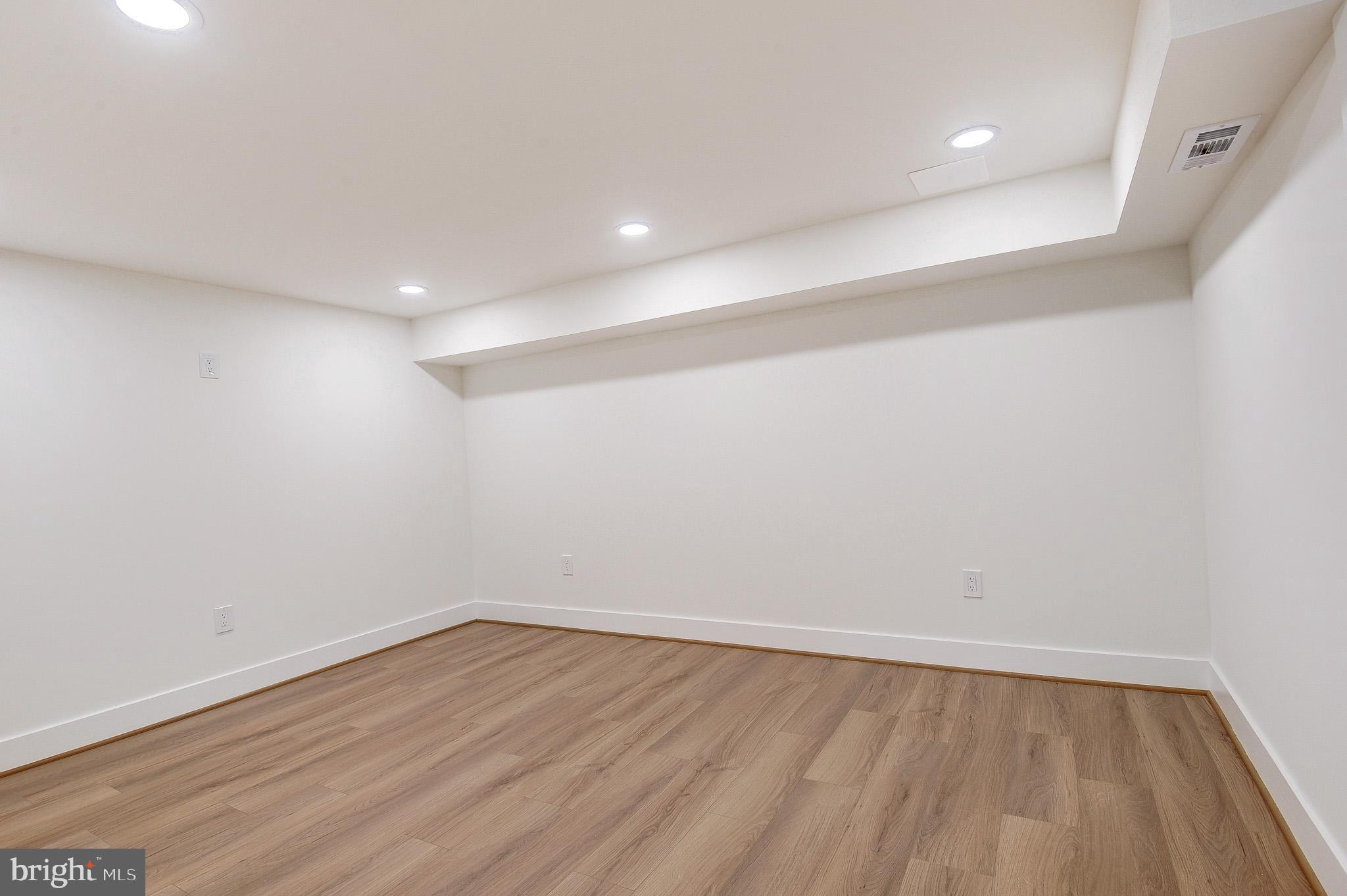 9704 Hall Road Potomac, MD 20854 - Photo 51 of 61