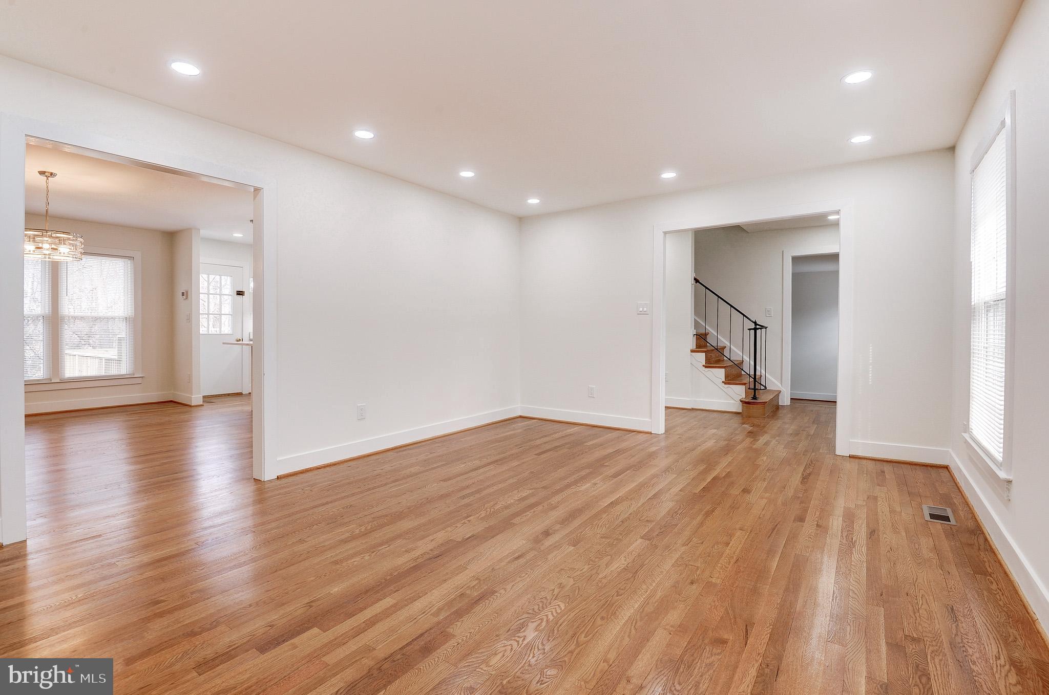 9704 Hall Road Potomac, MD 20854 - Photo 7 of 61