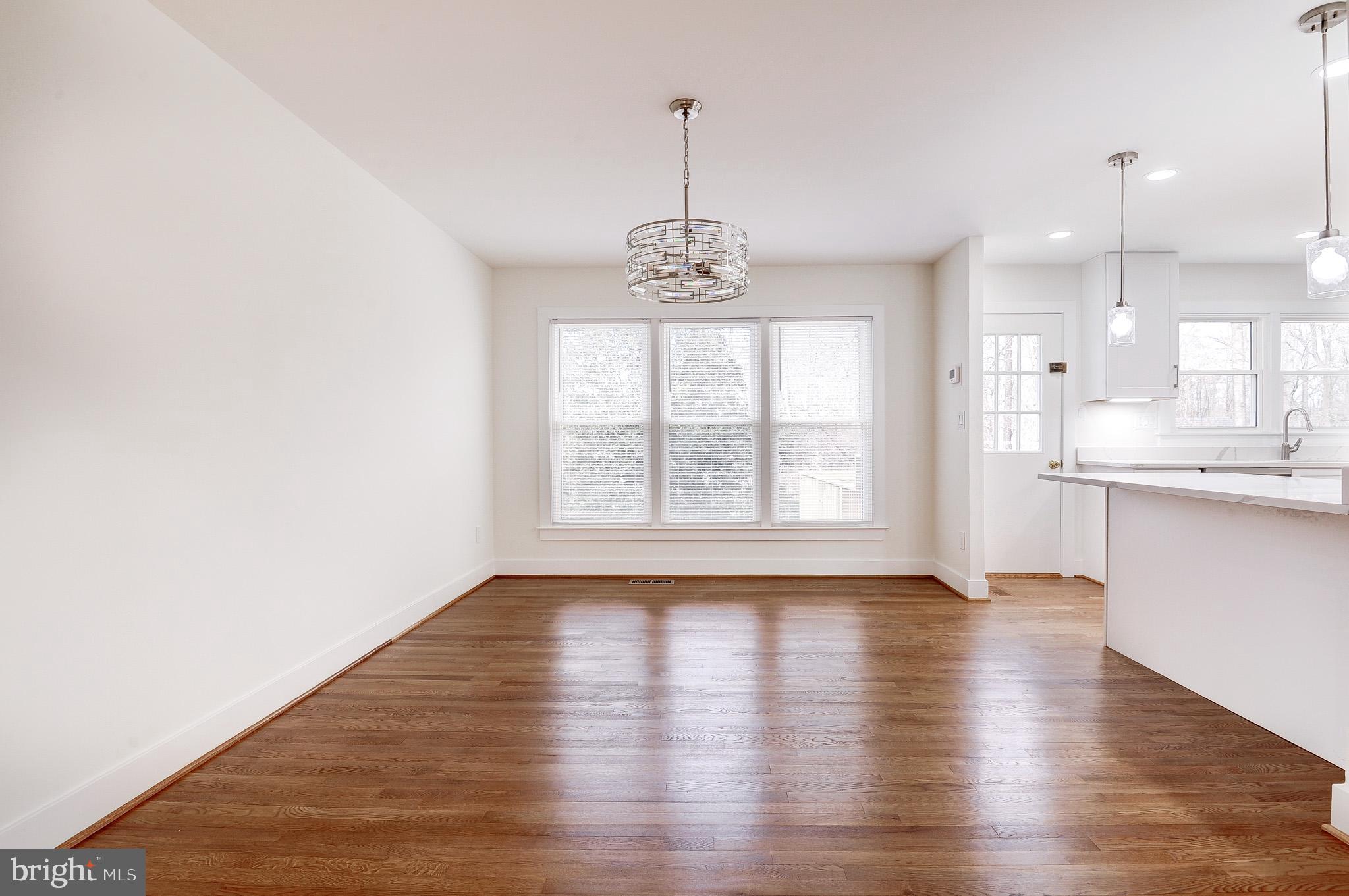 9704 Hall Road Potomac, MD 20854 - Photo 9 of 61