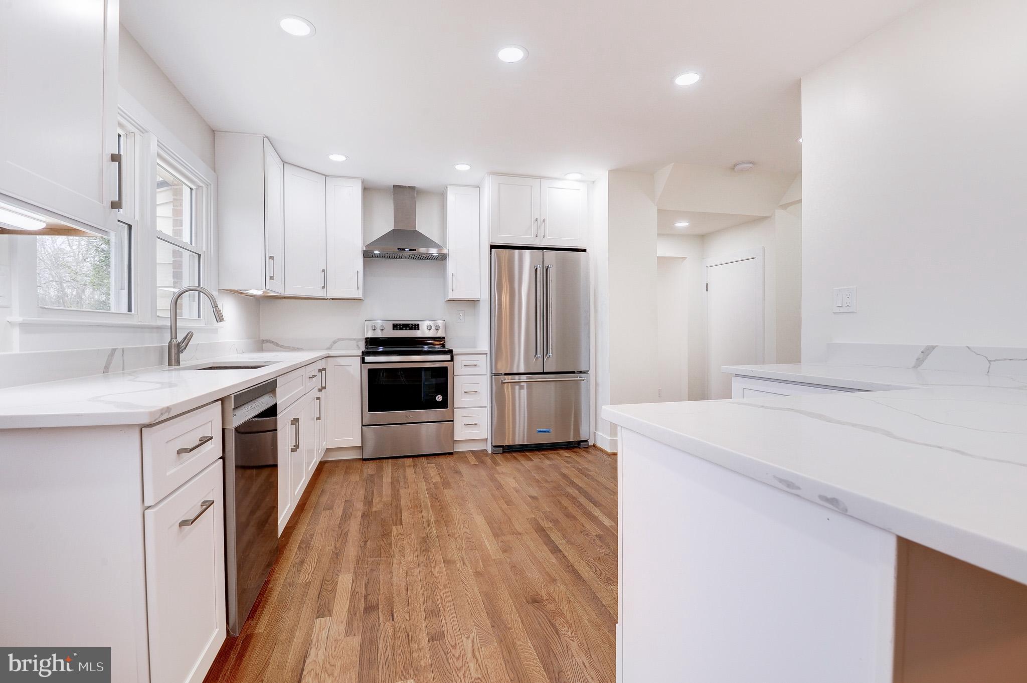 9704 Hall Road Potomac, MD 20854 - Photo 10 of 61