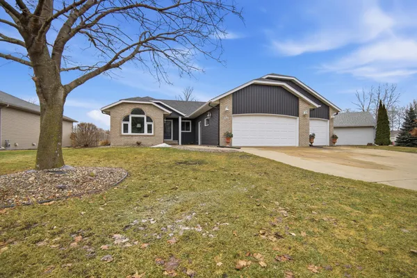 $429,900 | 1437 Nottingham Drive, Owatonna, MN 55060