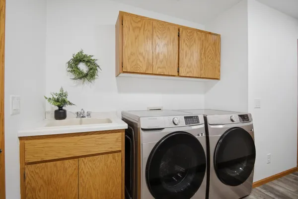 $429,900 | 1437 Nottingham Drive, Owatonna, MN 55060