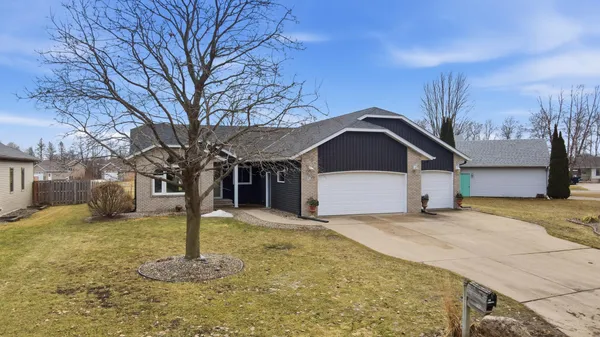 $429,900 | 1437 Nottingham Drive, Owatonna, MN 55060