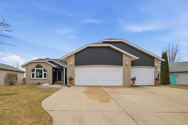 $429,900 | 1437 Nottingham Drive, Owatonna, MN 55060