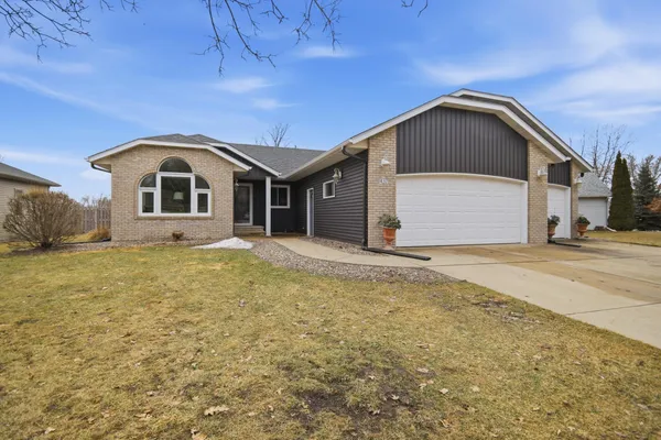 $429,900 | 1437 Nottingham Drive, Owatonna, MN 55060