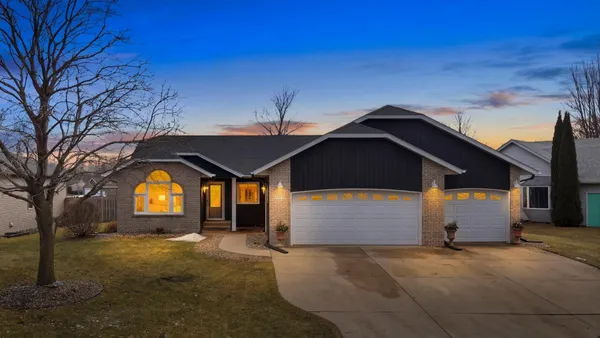 $429,900 | 1437 Nottingham Drive, Owatonna, MN 55060