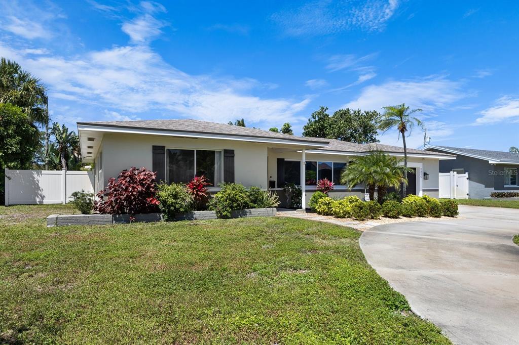 2325 South Shore Dr Southeast  