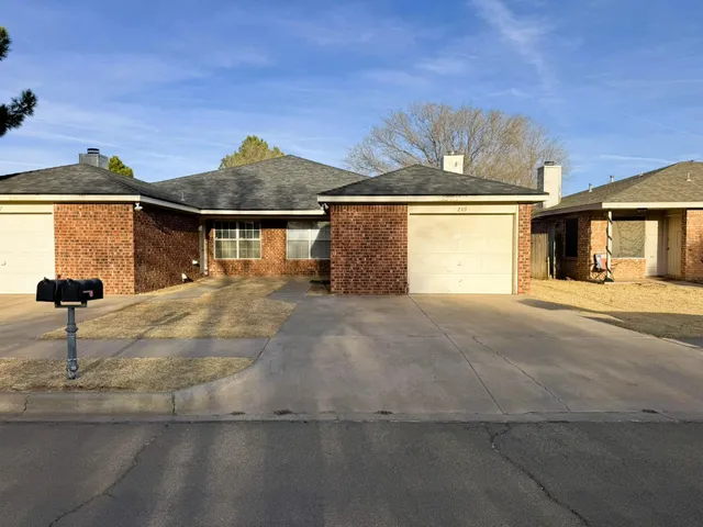 $1,250 | 209 Grover Avenue, Lubbock, TX 79416