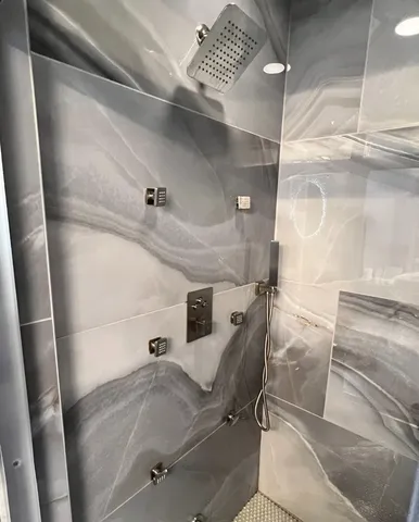 a en suite bathroom with a toilet