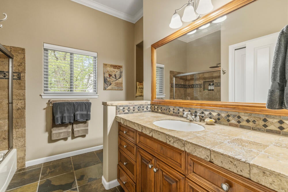 11660 Kestrel Road Klamath Falls, OR 97601 - Photo 26 of 58 Large Linen Closet