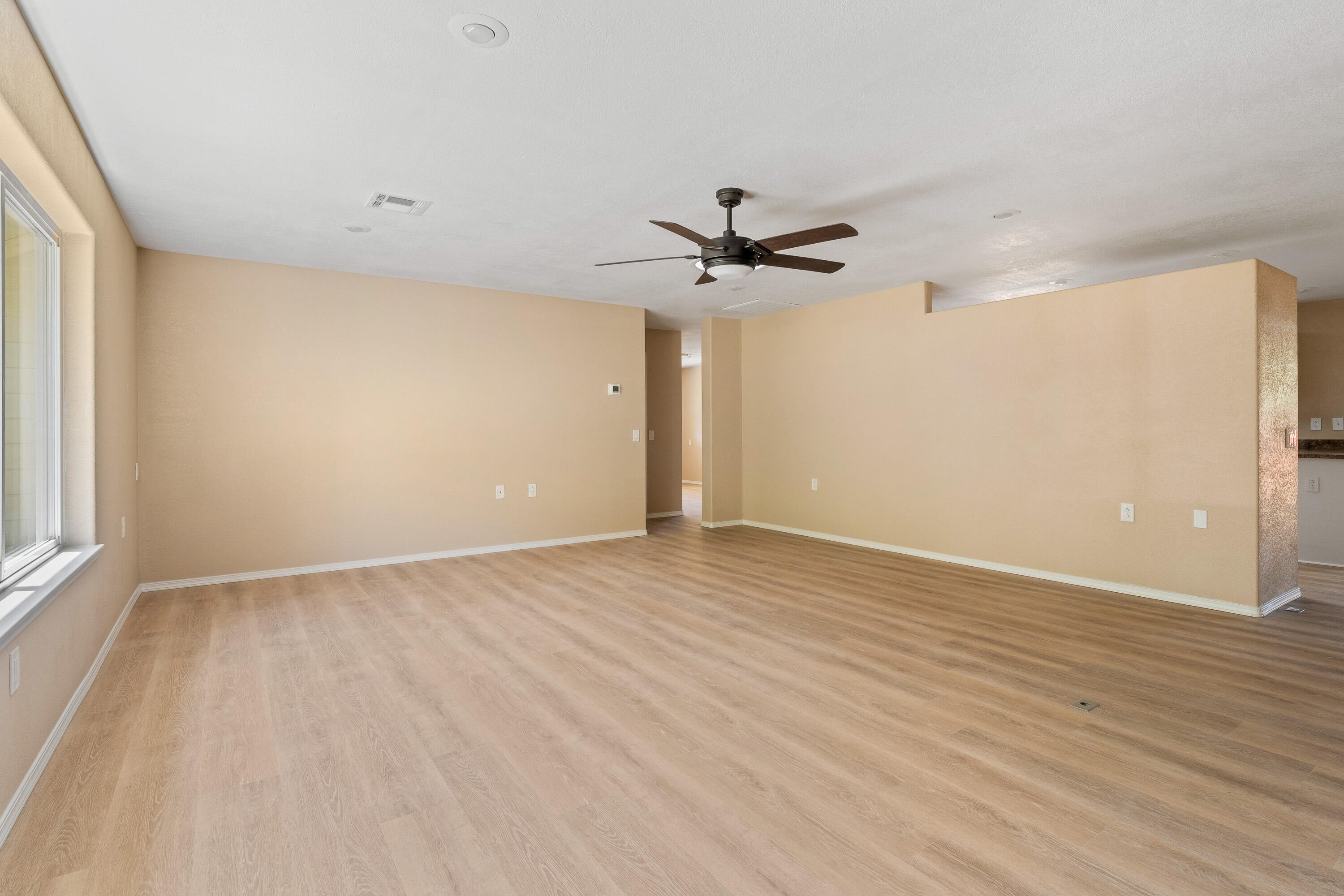1692 Leonard Road Grants Pass, OR 97527 - Photo 13 of 36 Living Room