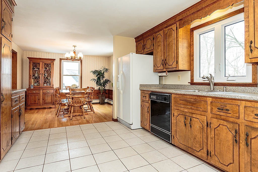 4 Pinewood Road Chelmsford, MA 01824 - Photo 13 of 30