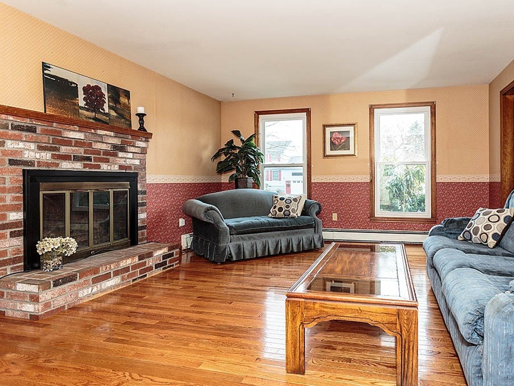 4 Pinewood Road Chelmsford, MA 01824 - Photo 2 of 30