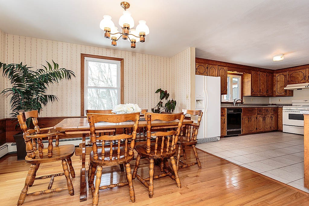 4 Pinewood Road Chelmsford, MA 01824 - Photo 3 of 30