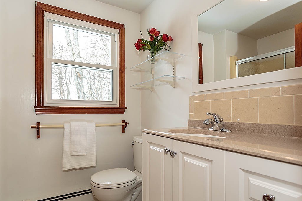 4 Pinewood Road Chelmsford, MA 01824 - Photo 9 of 30