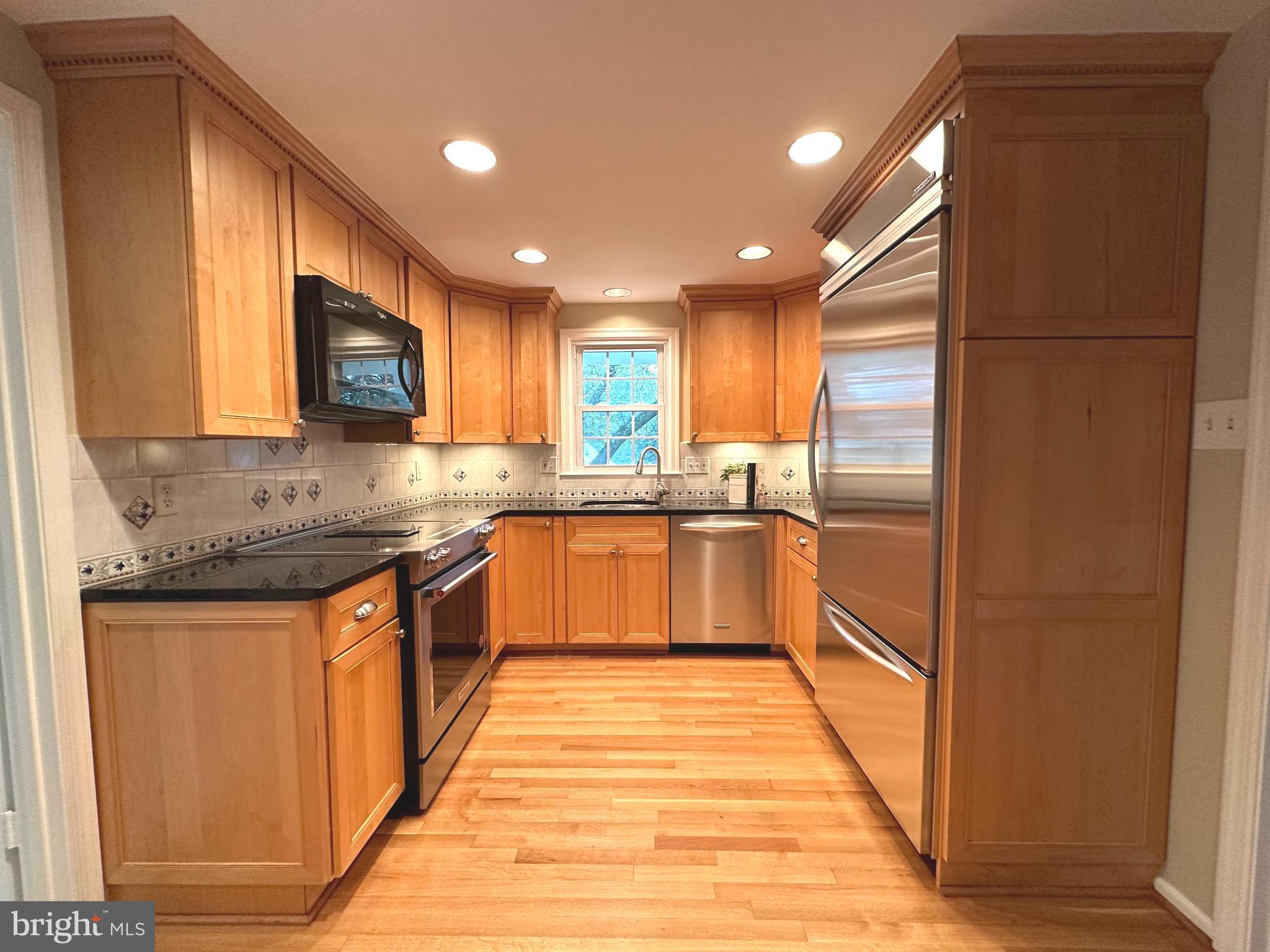 12244 Ox Hill Road Fairfax, VA 22033 - Photo 5 of 43