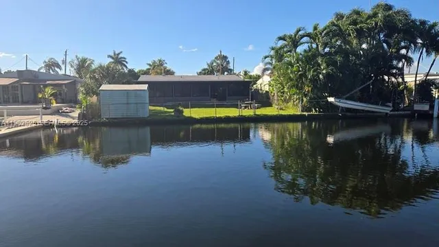 $2,800 | 2622 Sheridan Street, Hollywood, FL 33020