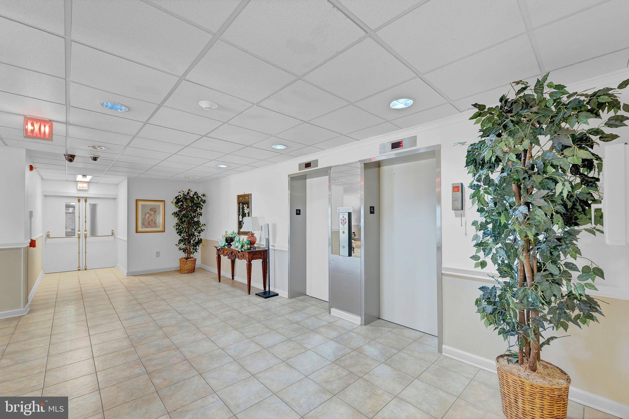 860 Lower Ferry Road, Unit 6M Ewing, NJ 08628 - Photo 4 of 23