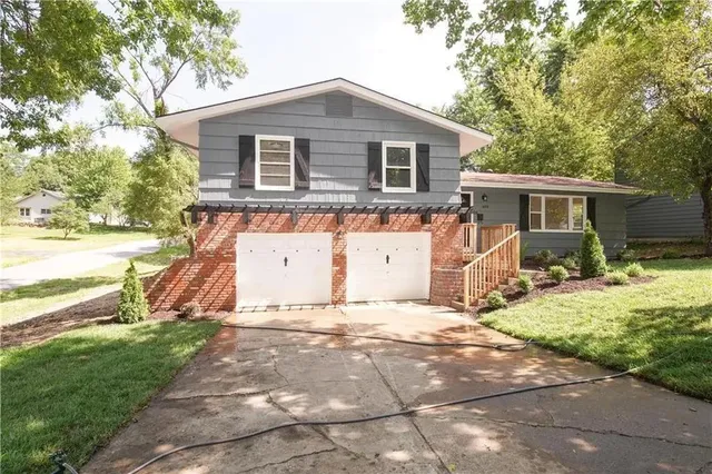 $290,000 | 400 East 91st Street, Kansas City, MO 64131