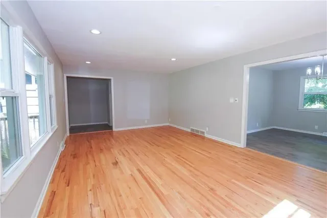 $290,000 | 400 East 91st Street, Kansas City, MO 64131