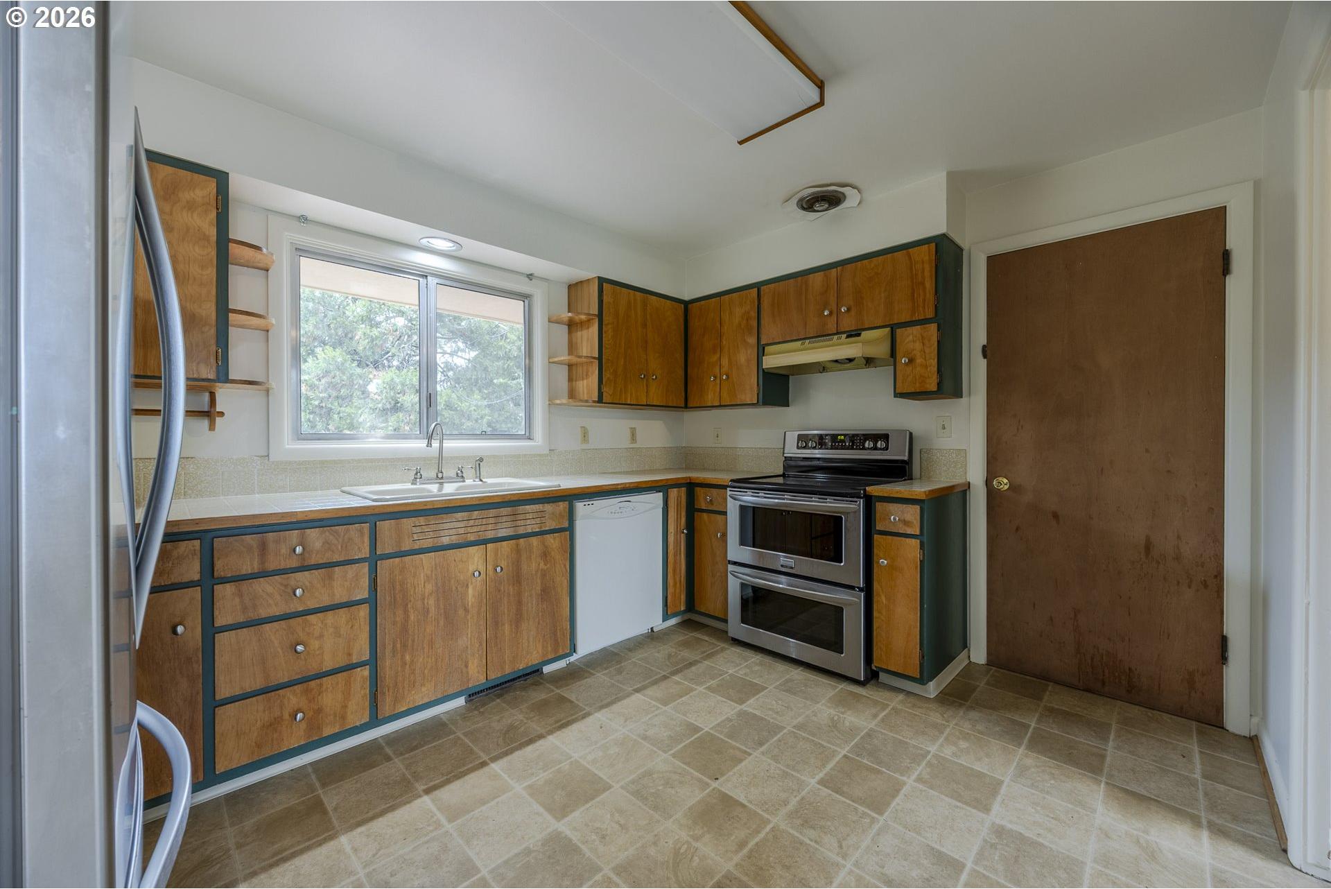 75 Hayden Bridge Way Springfield, OR 97477 - Photo 18 of 36 Kitchen