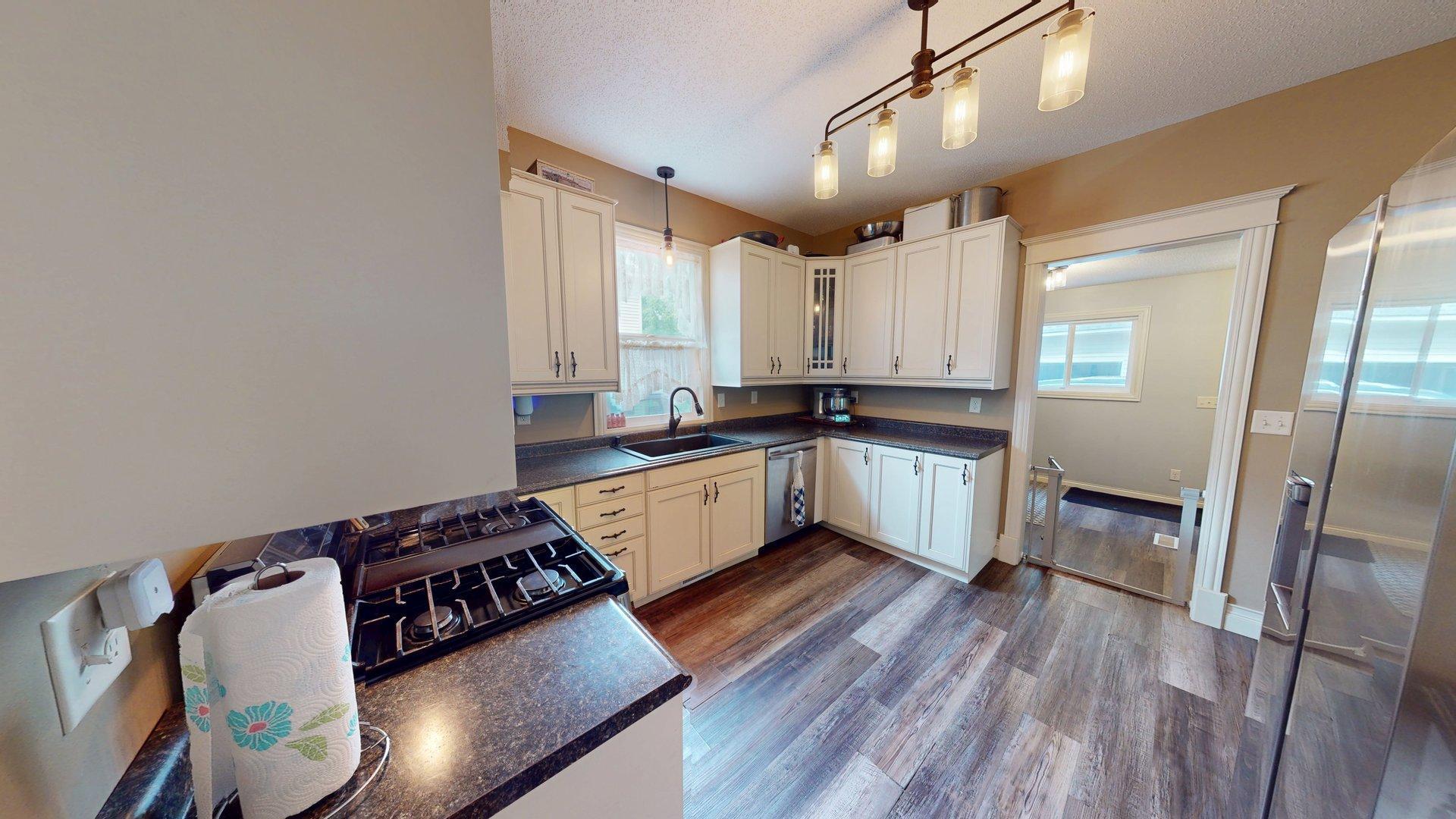 615 18th Street Southwest Willmar, MN 56201 - Photo 8 of 36