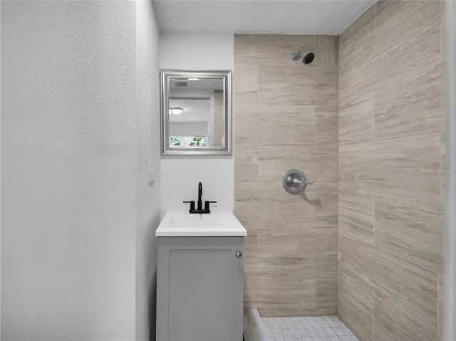 $2,300 | 40 South Linden Drive, Orlando, FL 32807