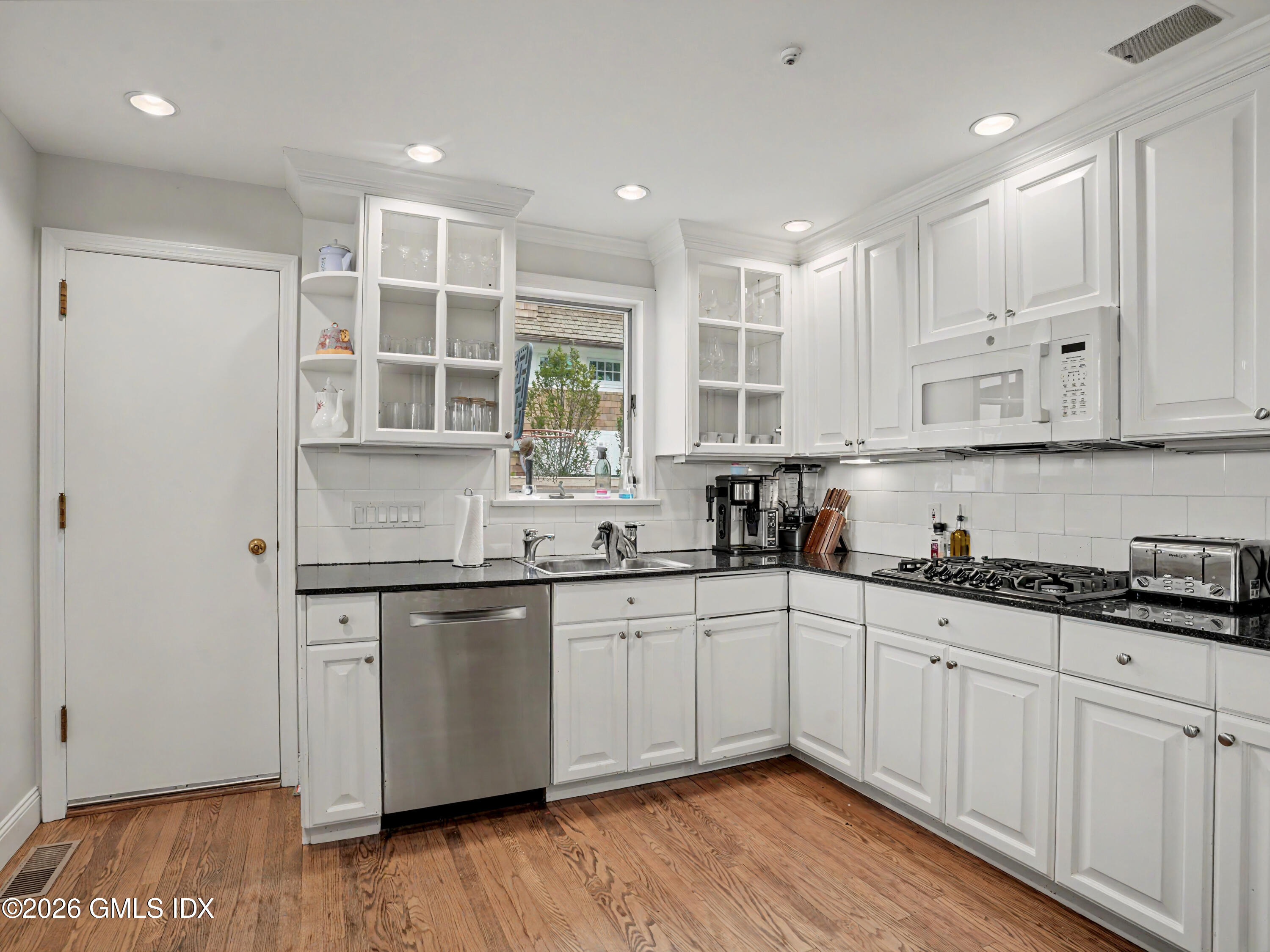 5 Grimes Road Old Greenwich, CT 06870 - Photo 13 of 30 19-print-5-grimes-rd