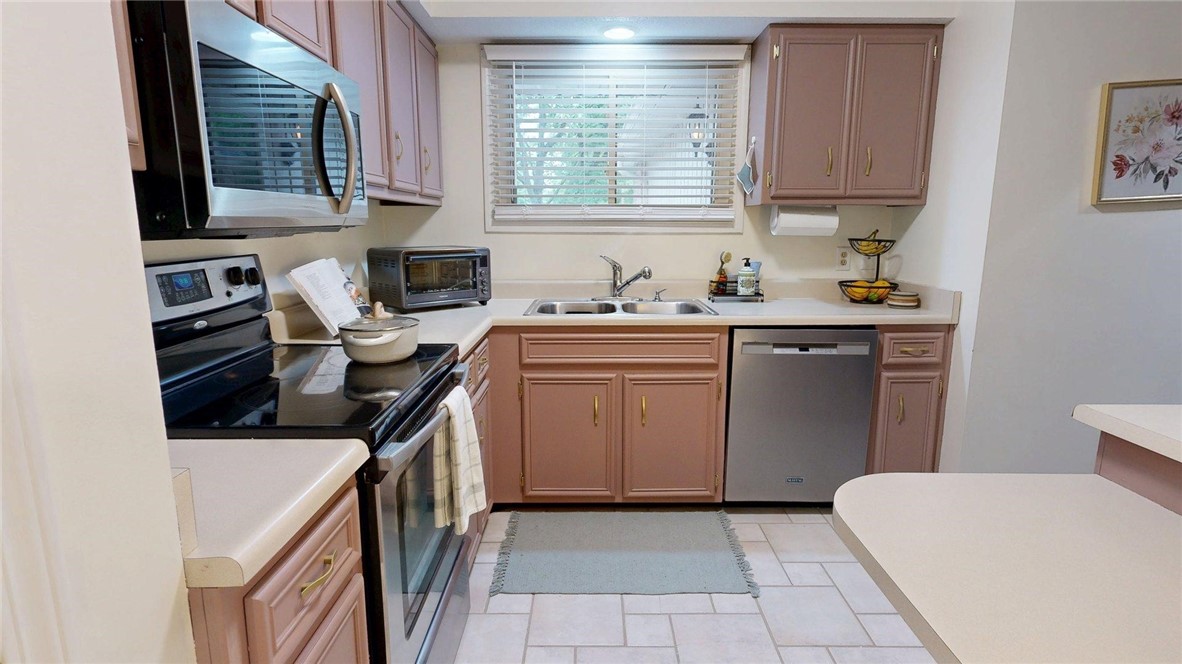 2622 South Forrest Green Drive Decatur, IL 62521 - Photo 8 of 28