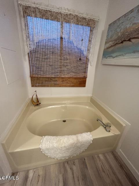 250 East Telegraph Road, Unit 306 Fillmore, CA 93015 - Photo 44 of 54 Primary Bath Tub
