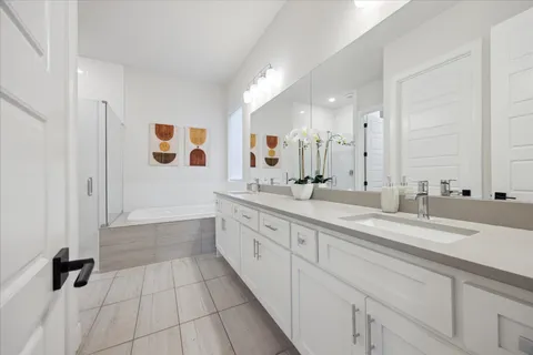$1,050,000 | 19302 Summit Glory Trail, Unit 68, Spicewood, TX 78669