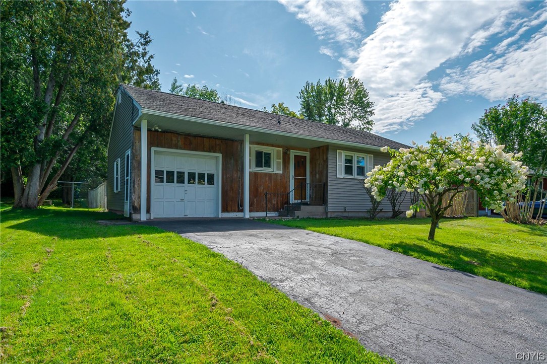 12 Gettman Drive Lysander, NY 13027 - Photo 3 of 29 So much potential in this home.