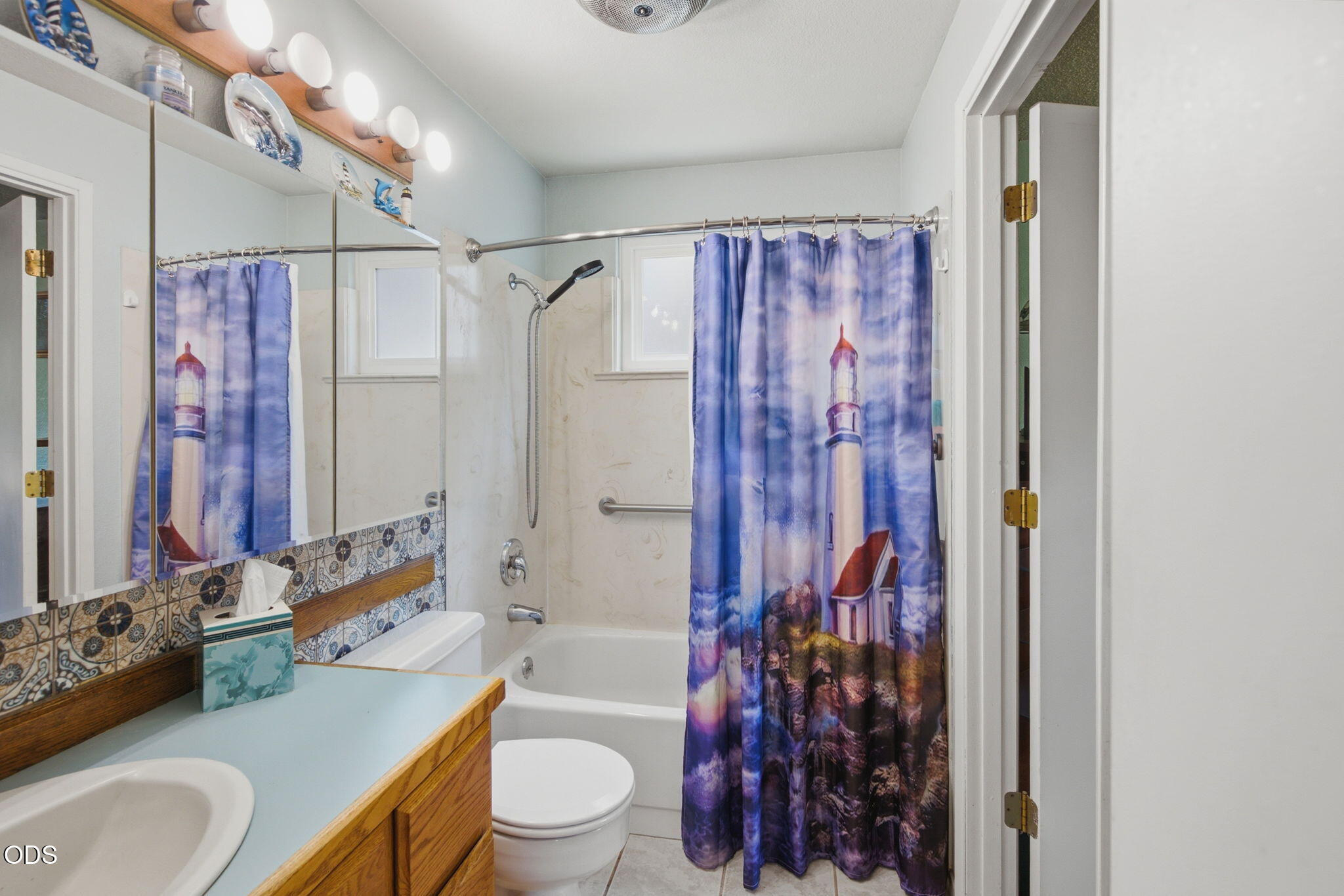 103 Brookside Court Rogue River, OR 97537 - Photo 13 of 27 a bathroom with a toilet sink and shower